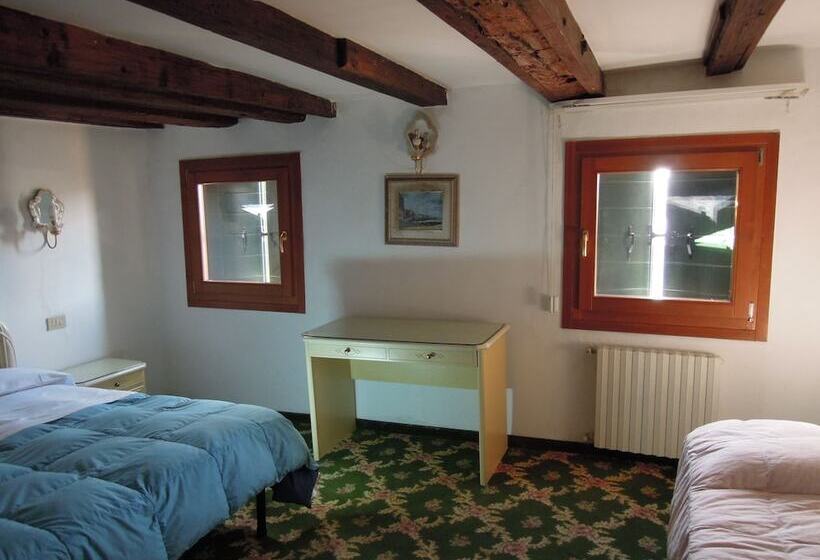 اتاق استاندارد سه نفره, Casa Linger