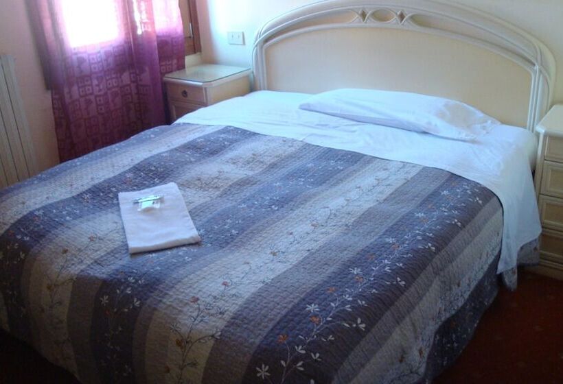 اتاق استاندارد با سرویس بهداشتی مشترک, Casa Linger