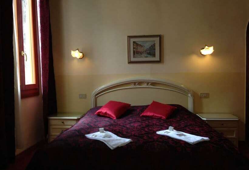 اتاق استاندارد با سرویس بهداشتی مشترک, Casa Linger