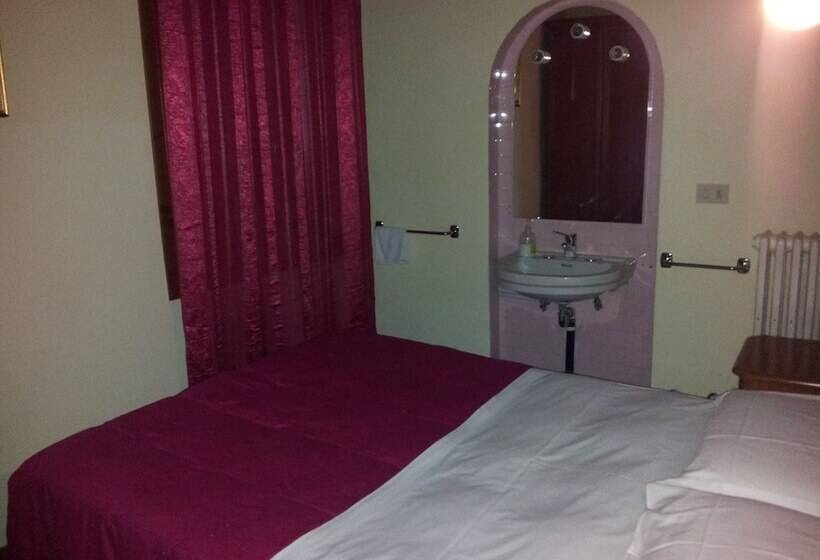 اتاق استاندارد با سرویس بهداشتی مشترک, Casa Linger