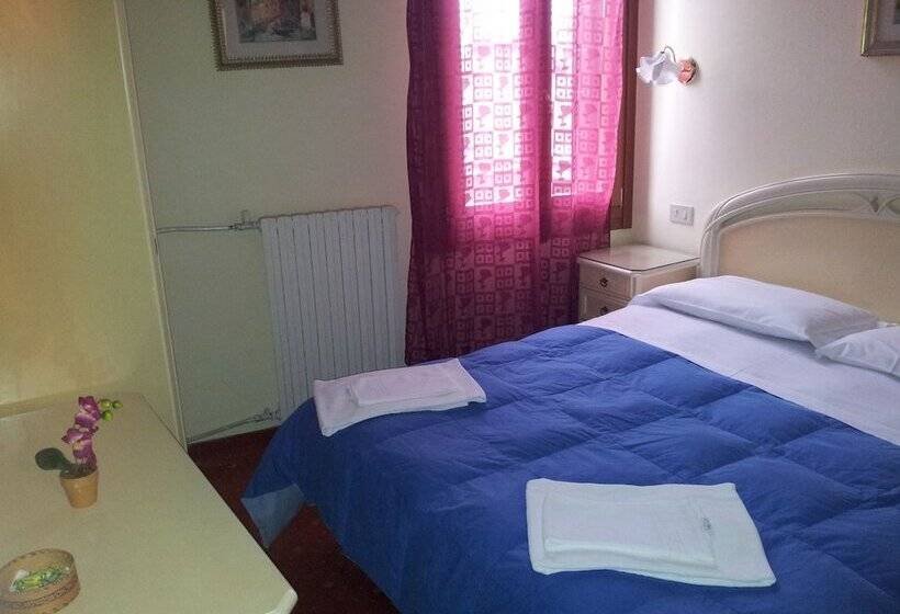 اتاق استاندارد با سرویس بهداشتی مشترک, Casa Linger