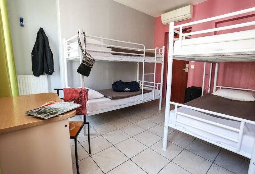 ルームシェアのワンベッド, Le Montclair Montmartre By River