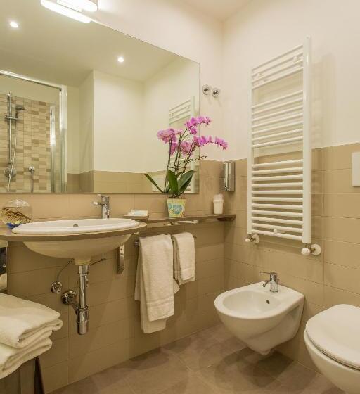 Четырехместный Номер Стандарт, Adelphi