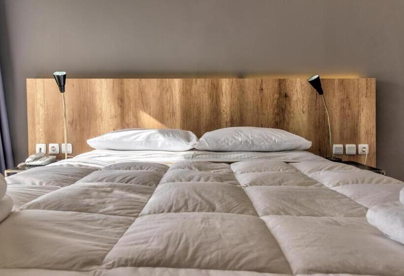 غرفة قياسية ثلاثية, Alexios