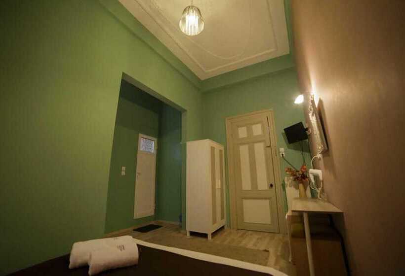 四人标准间, Atlantis