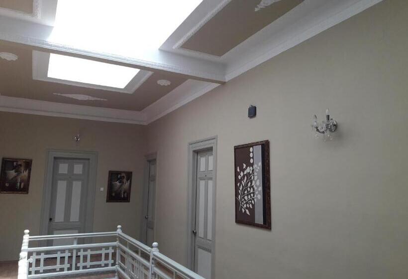 标准单人间, Atlantis