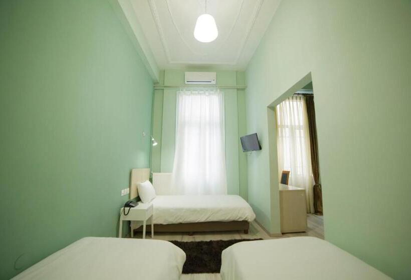 舒适三人间, Atlantis