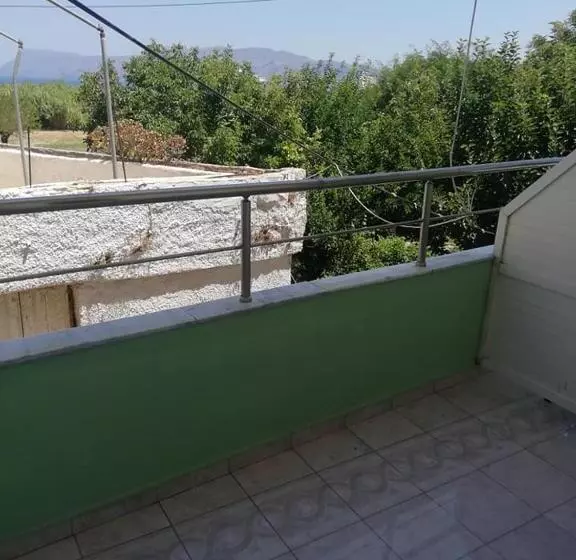 اتاق استاندارد یک نفره, Bikakis Family Apartments