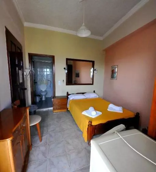 اتاق استاندارد یک نفره, Bikakis Family Apartments