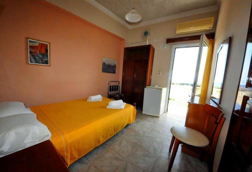 标准单人间, Bikakis Family Apartments