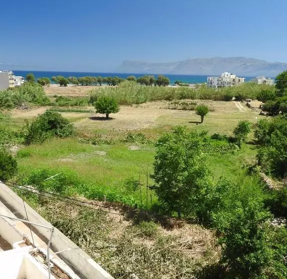 اتاق استاندارد, Bikakis Family Apartments