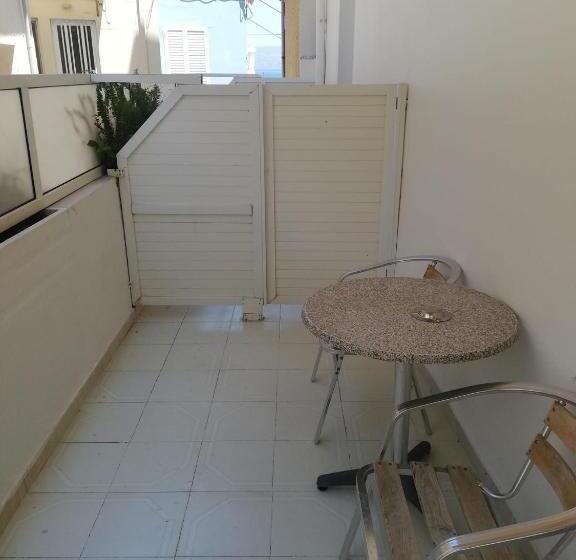 标准工作室, Bikakis Family Apartments