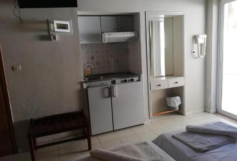 استودیوی استاندارد, Bikakis Family Apartments