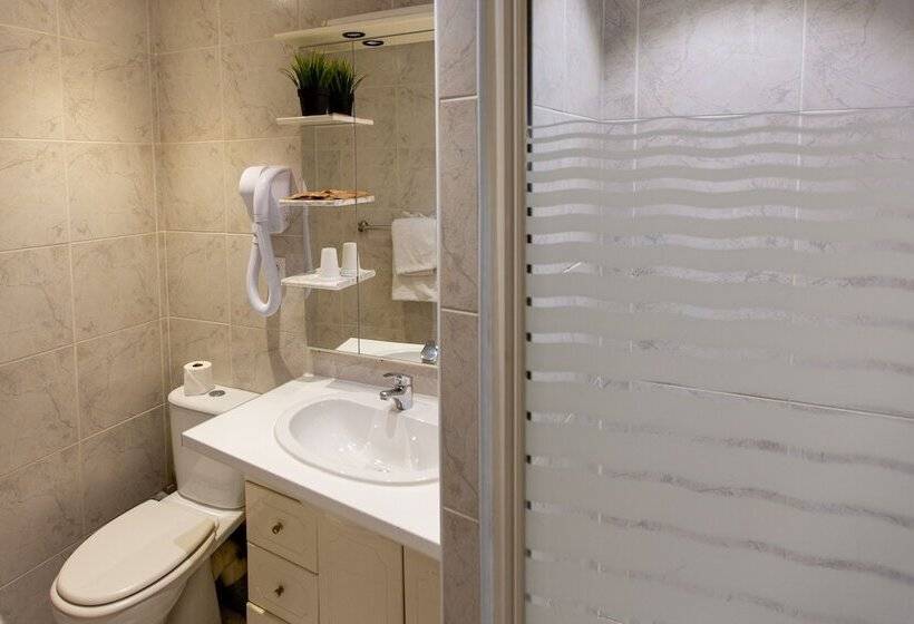 اتاق استاندارد سه نفره, Lyo Hôtel   Centre Lyon Perrache