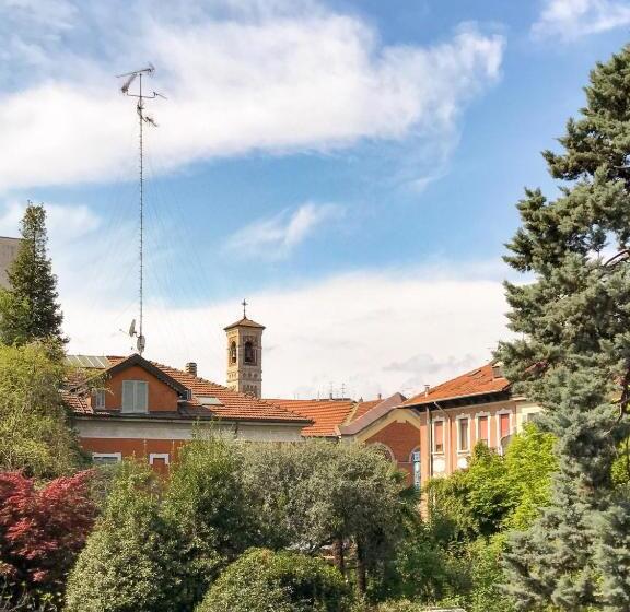 标准三人间, Due Giardini