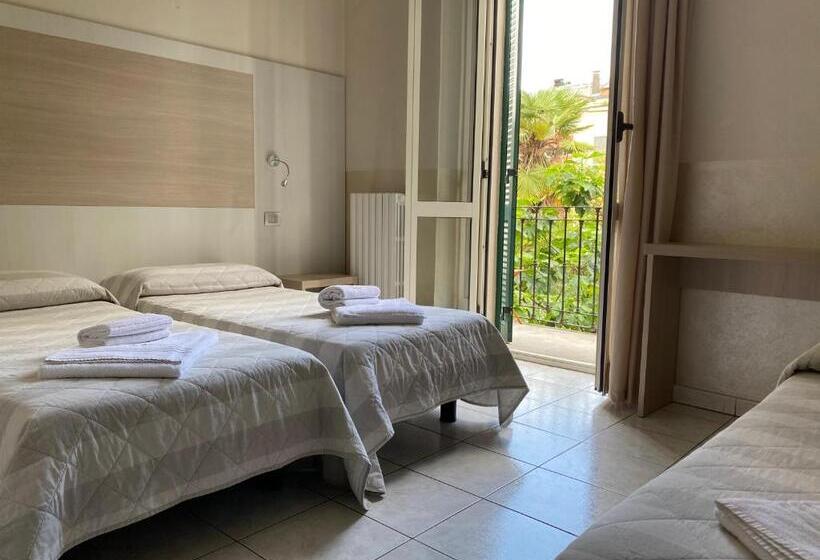 标准三人间, Due Giardini