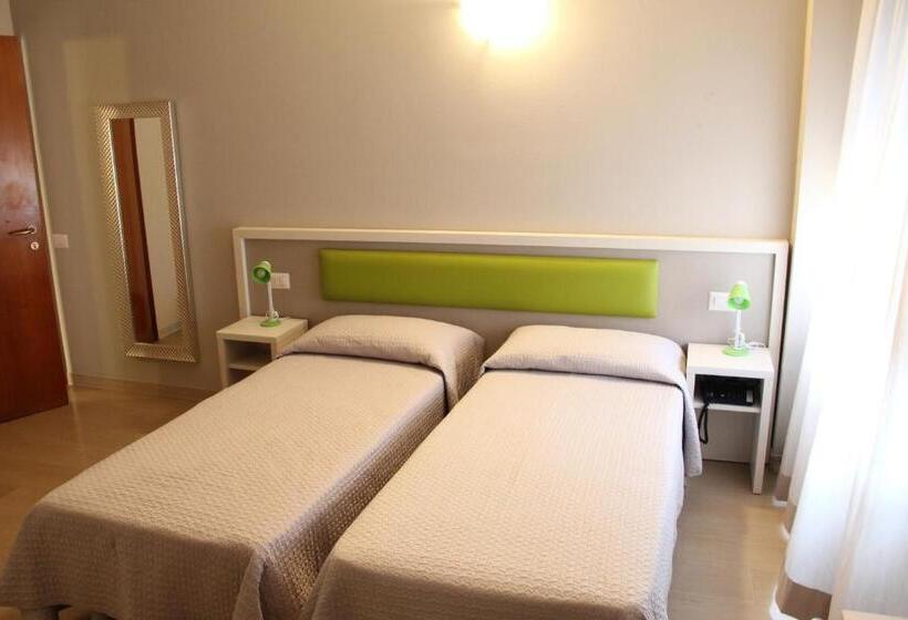 共用浴室的经济型房间, Due Giardini