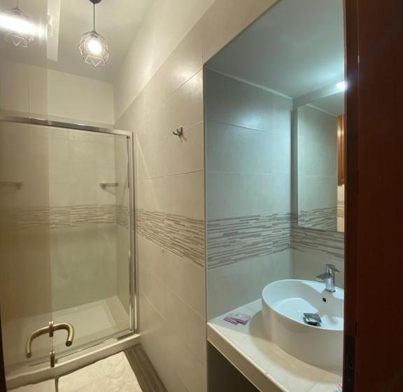 标准单人间, Due Giardini