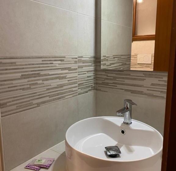 标准单人间, Due Giardini