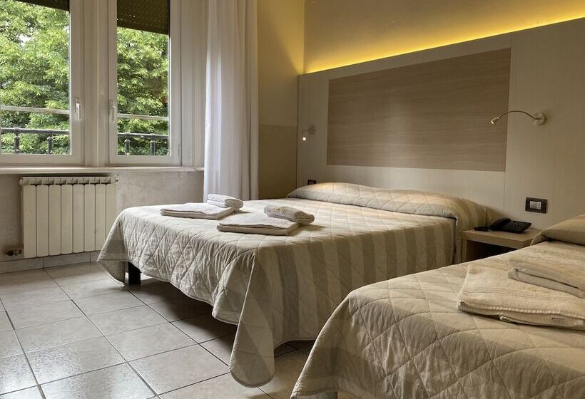 标准三人间, Due Giardini