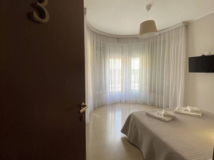 带共用浴室的标准房间, Due Giardini