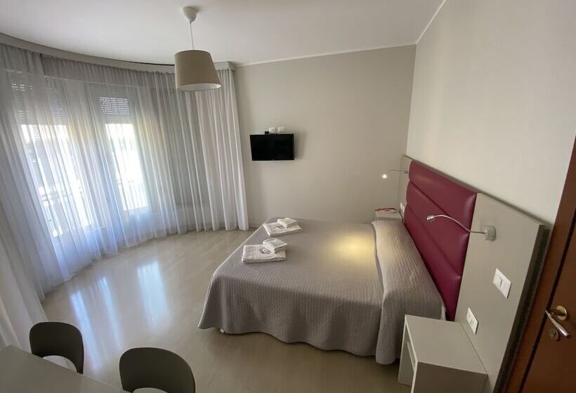 带共用浴室的标准房间, Due Giardini