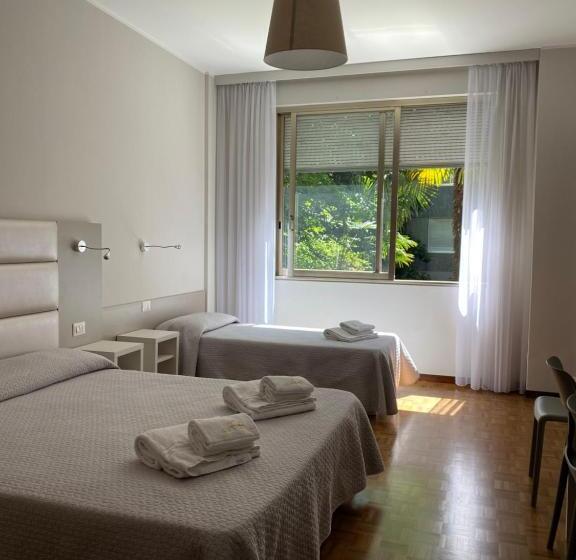 标准三人间, Due Giardini