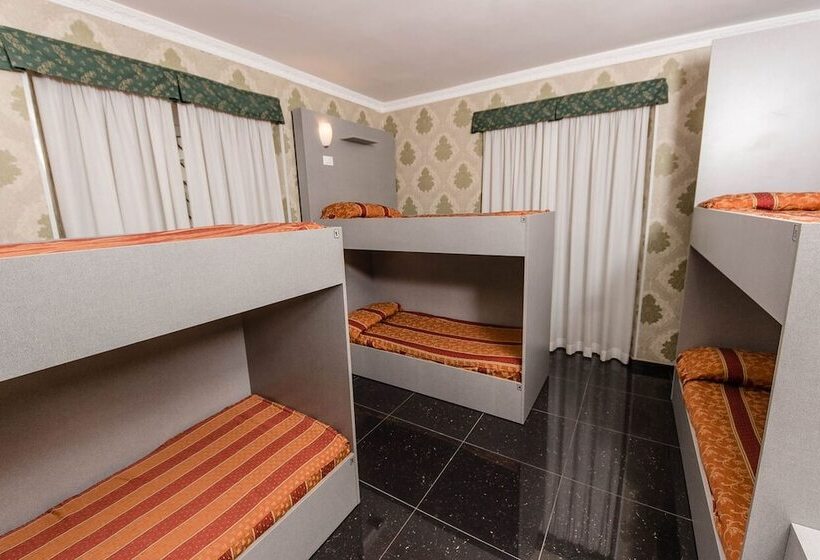 חדר משפחתי, Hostel Beautiful