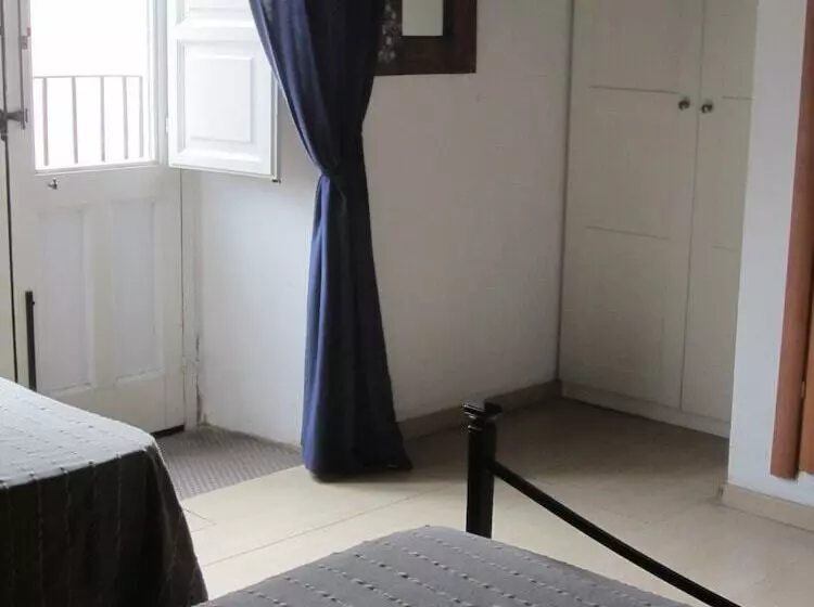 اتاق استاندارد سه نفره, I Vespri