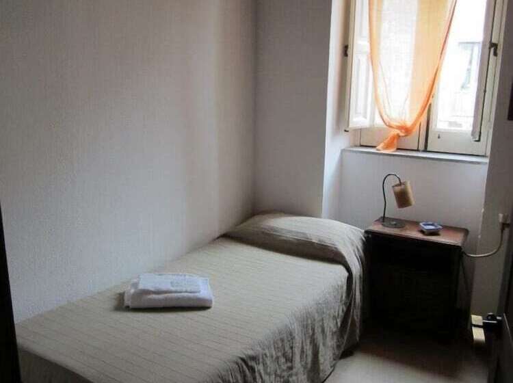 غرفة قياسية فردية حمام مشترك, I Vespri