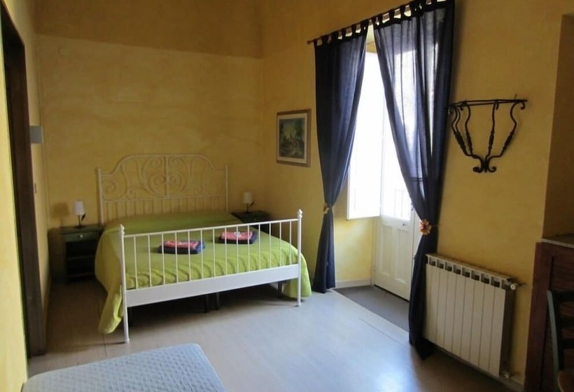 غرفة قياسية حمام مشترك, I Vespri