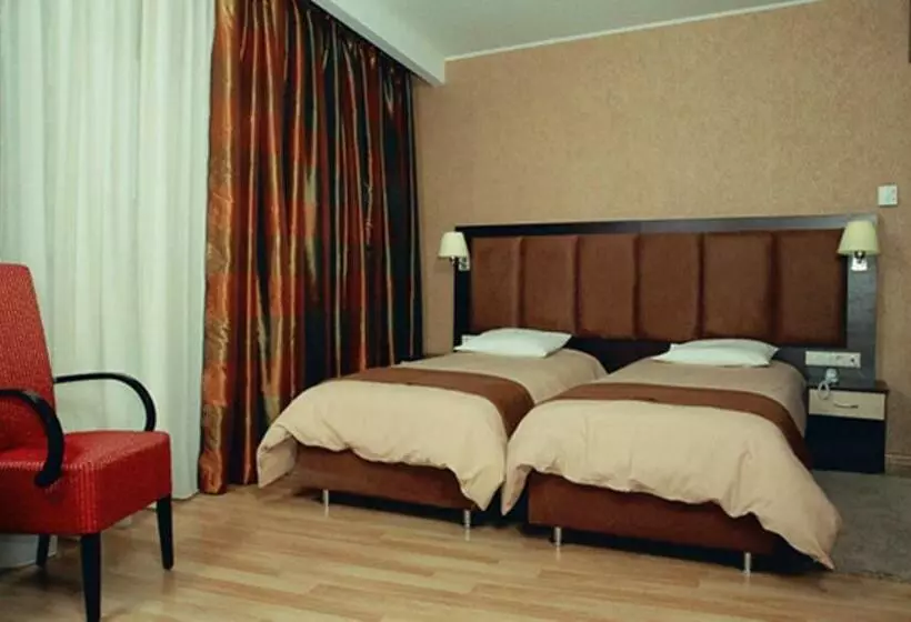 Standard Kolmen Hengen Huone, Makedonia