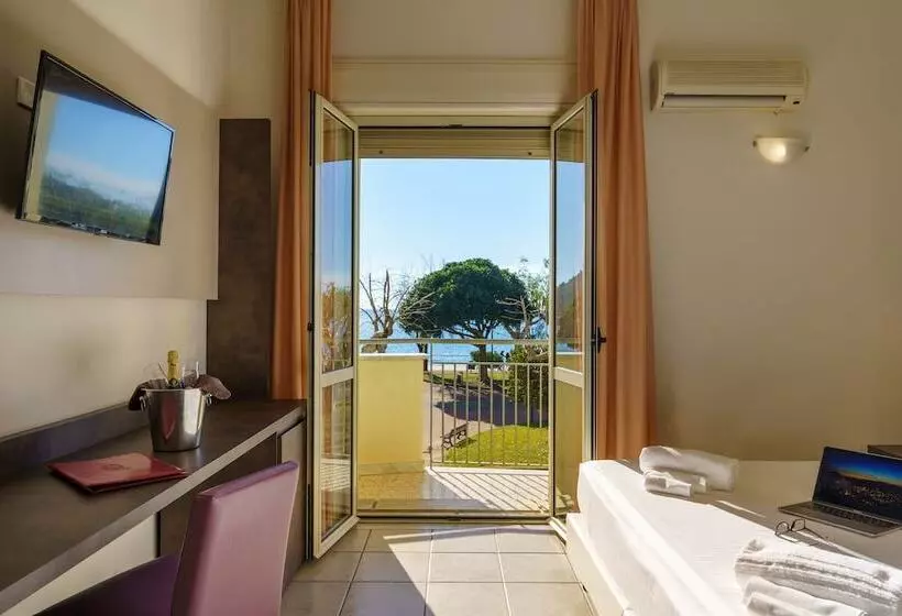 Standard-huone, Tirreno