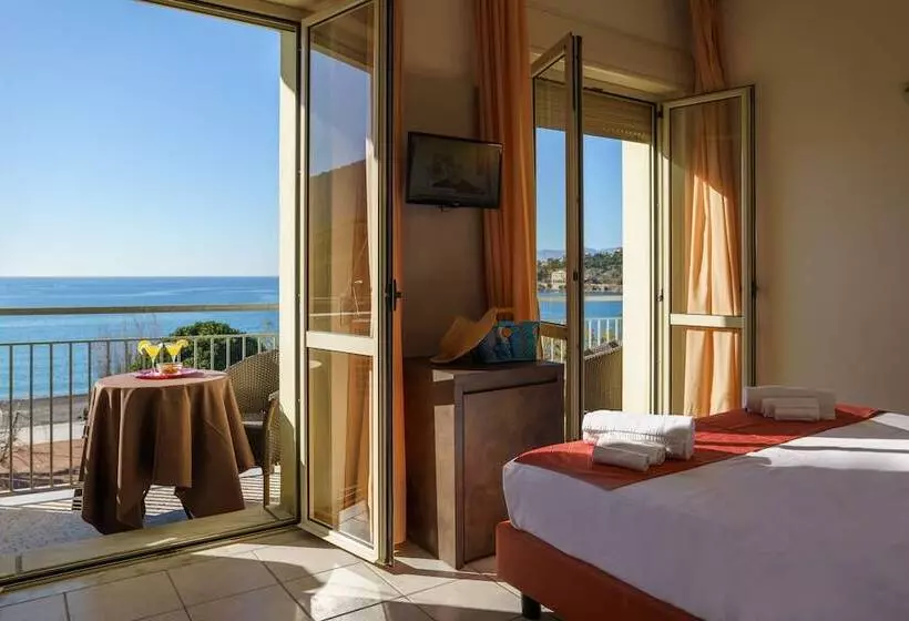 Standard-huone, Tirreno
