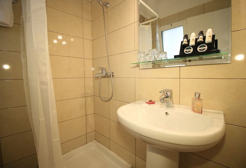 Номер Стандарт, Yannis Corfu