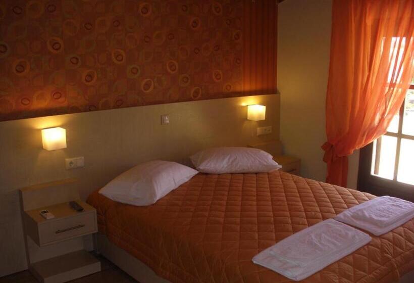 带泳池观景的豪华房, Imerti