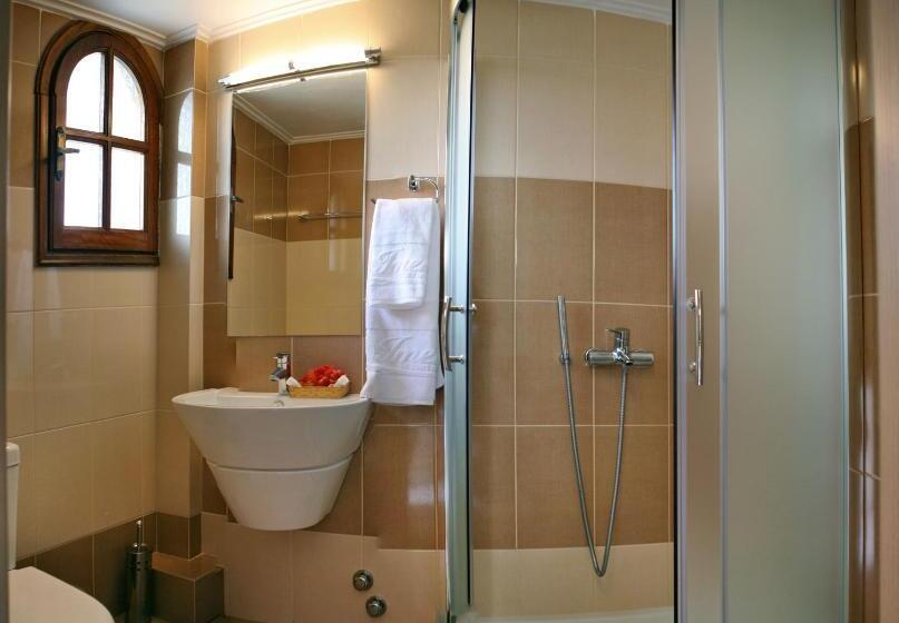 带泳池观景的豪华房, Imerti