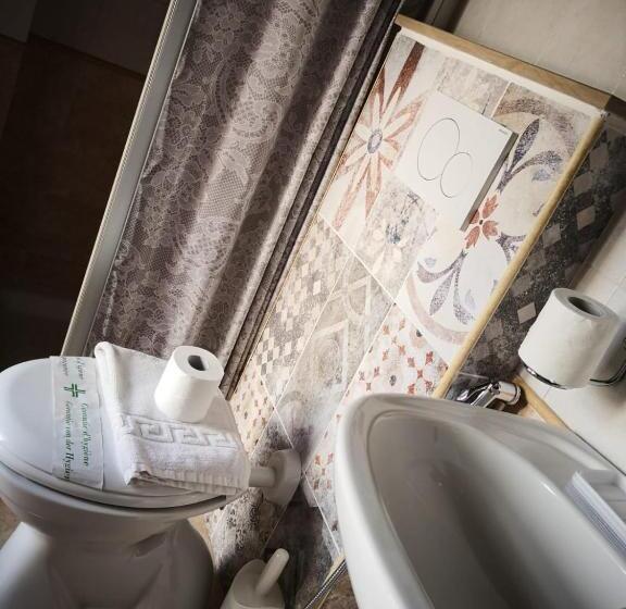 اتاق خانوادگی, Sant Oronzo B&b