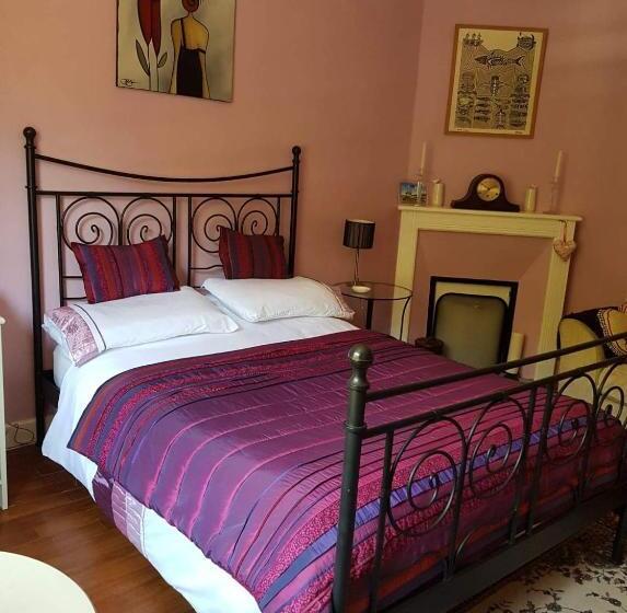 غرفة قياسية, Les Charrons