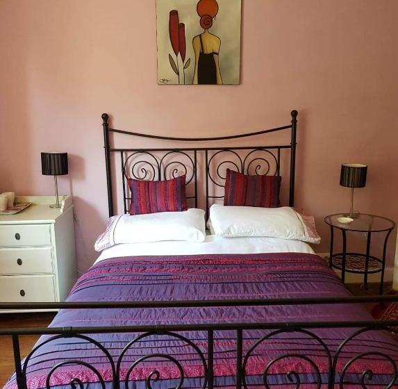 غرفة قياسية, Les Charrons