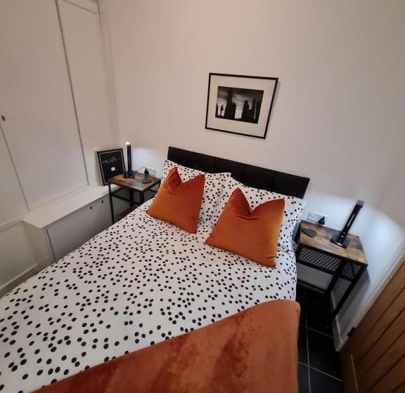 اتاق لوکس, No.8