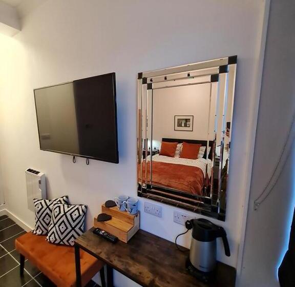 اتاق لوکس, No.8