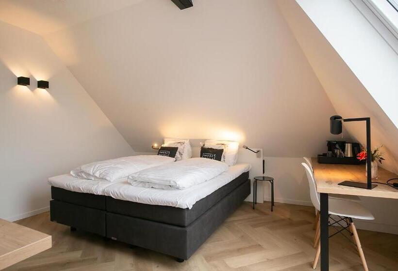 带大床的标准间, Snoozz Hotels