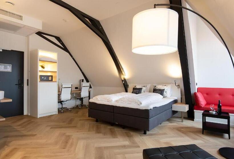 디럭스 룸 킹사이즈 침대, Snoozz Hotels