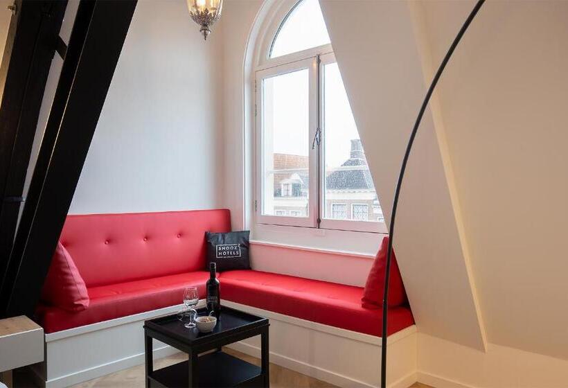 带大床的高级房间, Snoozz Hotels