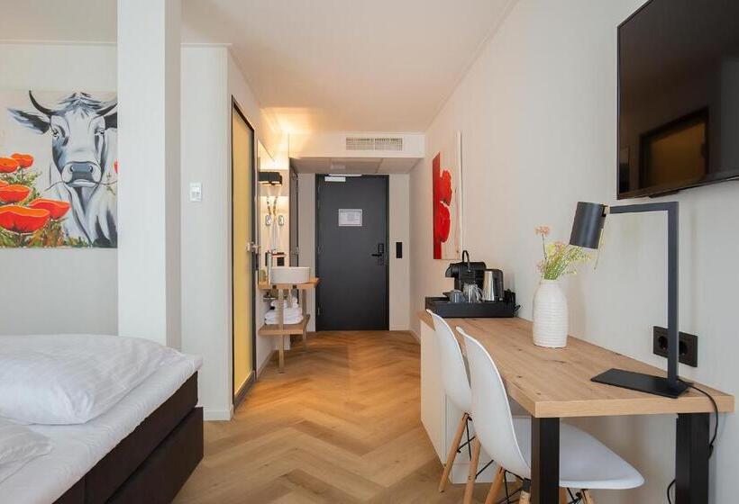 带大床的标准间, Snoozz Hotels