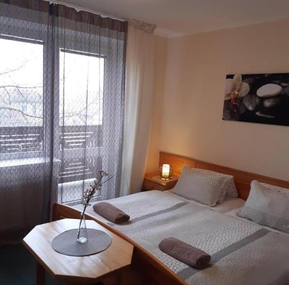 اتاق استاندارد چهارنفره با بالکن, Vila Happy