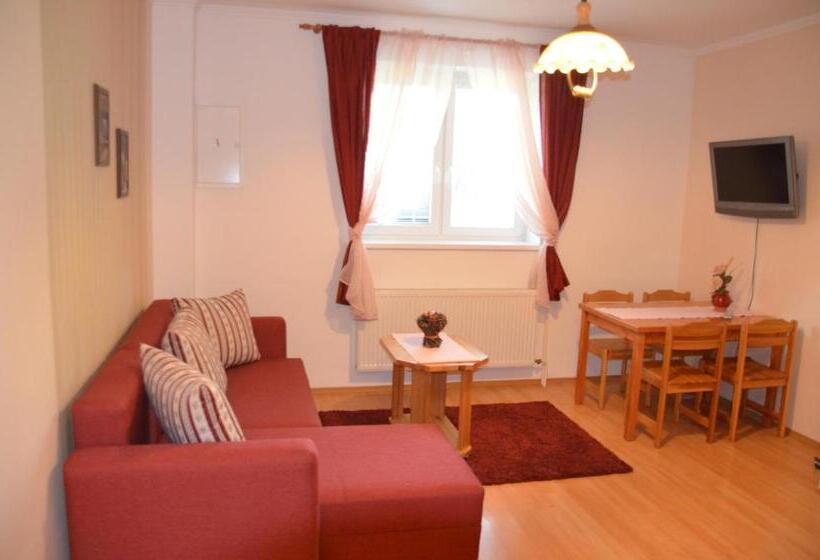 آپارتمان 1 خوابه با تراس, Vila Happy