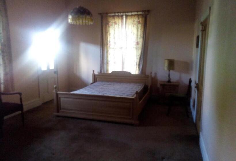 اتاق لوکس, Sylvia Lodge A Step Back In Time Pet Friendly Homestay