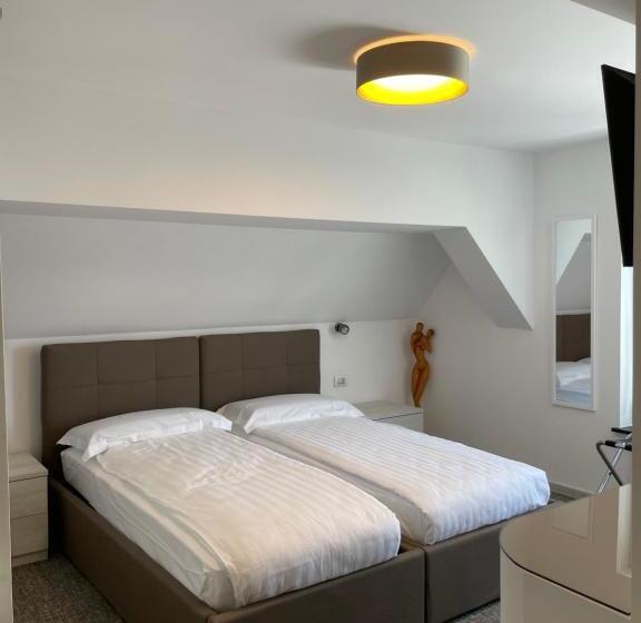 标准三人间, Villa Quattro Ducati